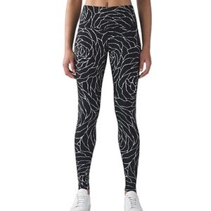 Lululemon Wunder Under Hi-Rise Tight in Radiate Rose Alpine White Black Size 8